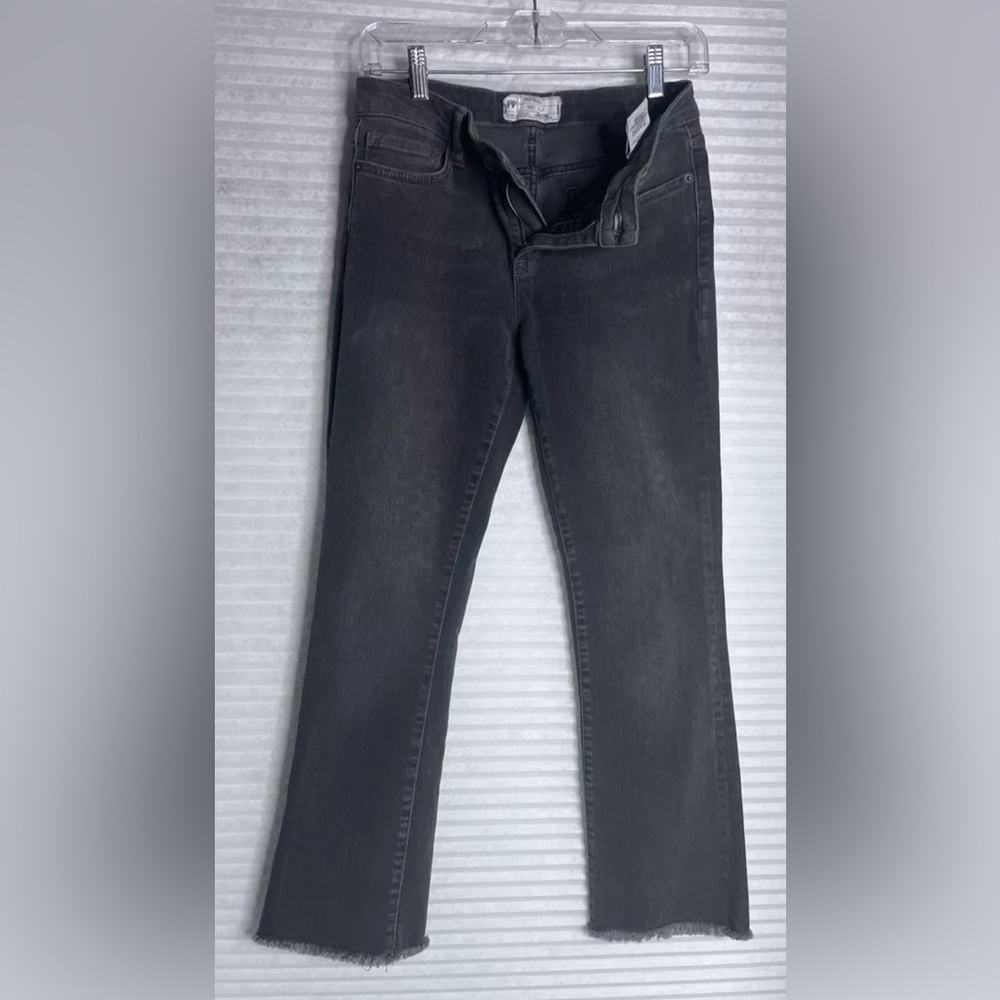Free People Women’s Low Rise Size 27 Gray Straight Leg Raw Hem - Picture 4 of 12
